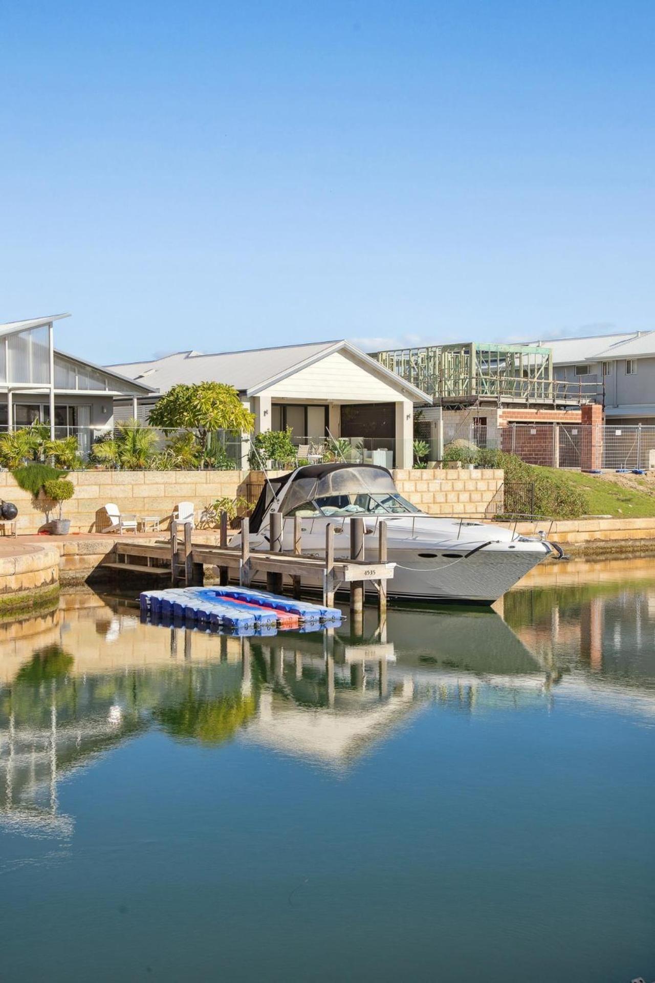 Luxury Waterfront Canal Estate With Private Jetty Villa Mandurah Exterior foto