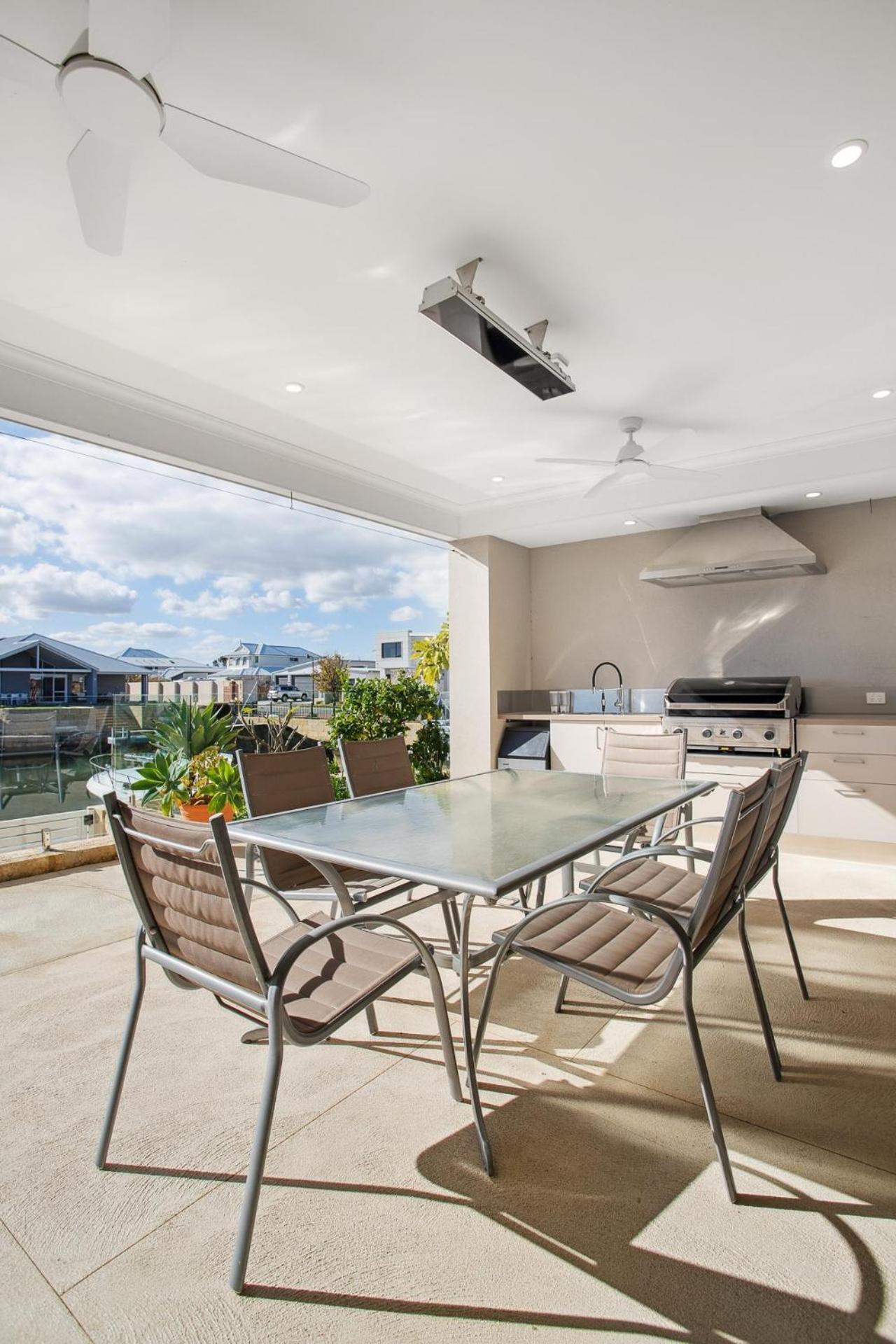 Luxury Waterfront Canal Estate With Private Jetty Villa Mandurah Exterior foto